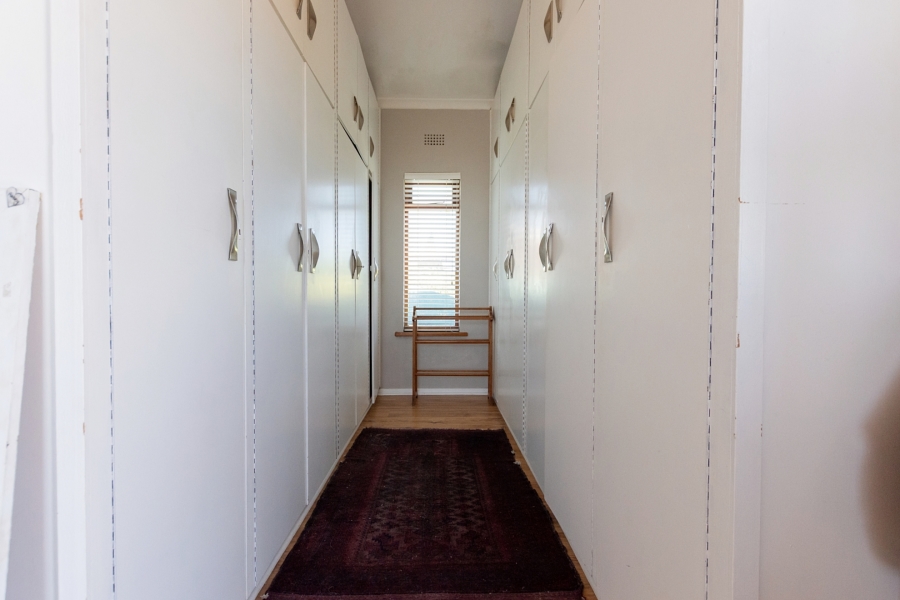 6 Bedroom Property for Sale in Middedorp Western Cape